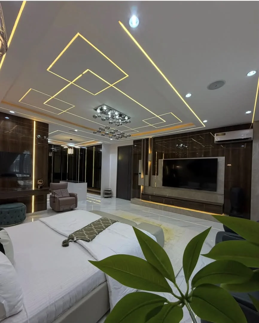 Layered Diamond Ceiling Pattern