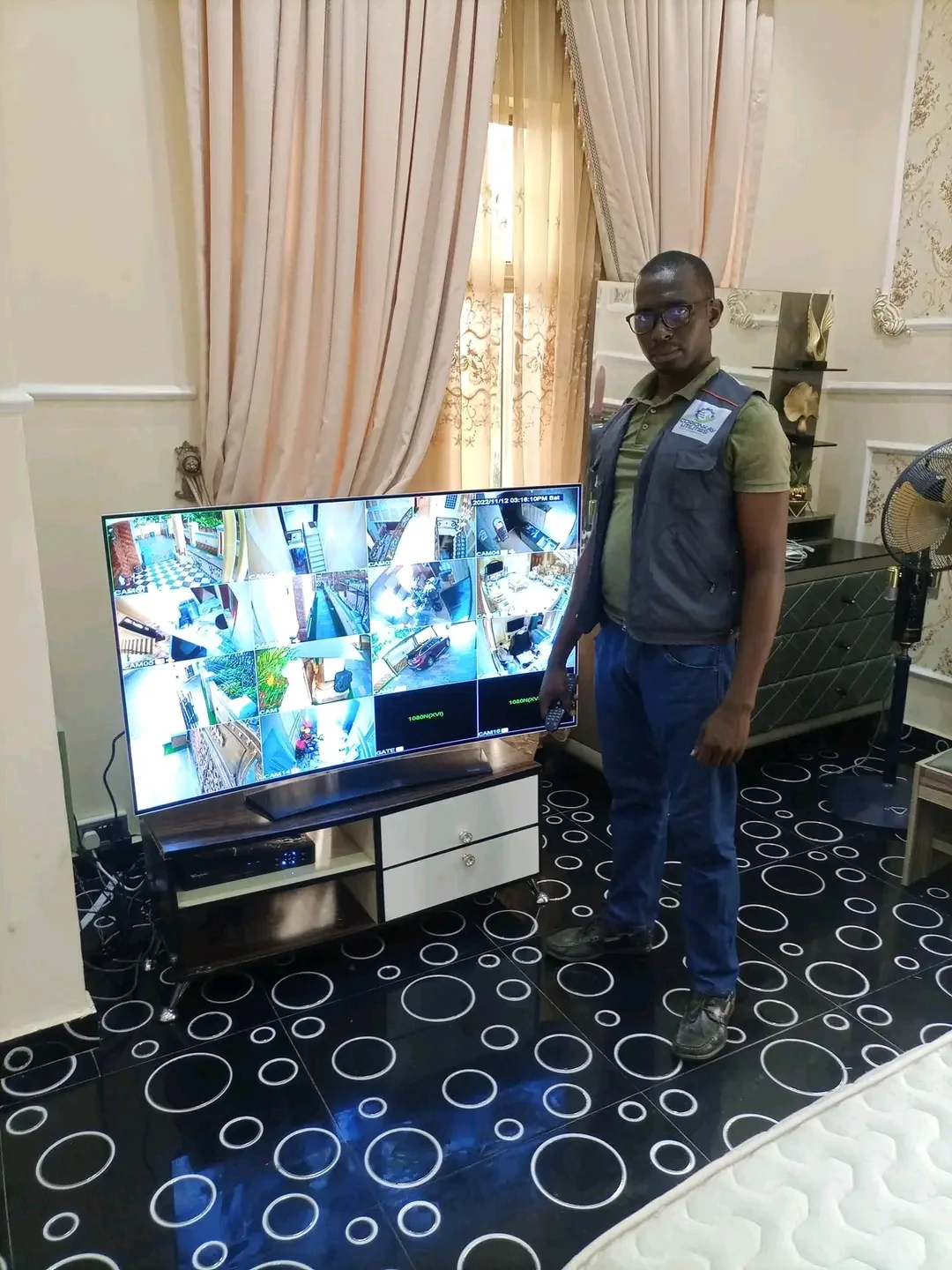 Multi-Monitor Surveillance Station